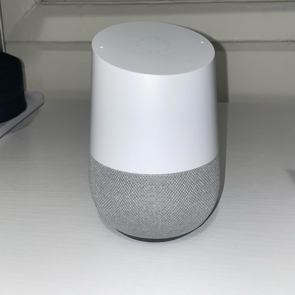 Google Home Smart Speaker & Google Assistant